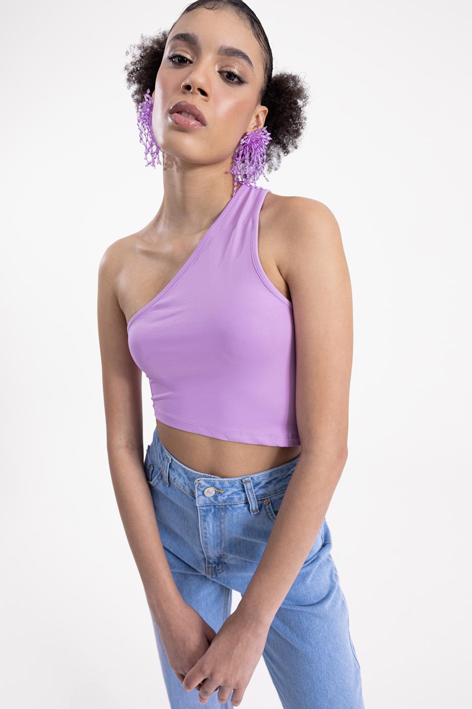 One shoulder asymetric hem top
