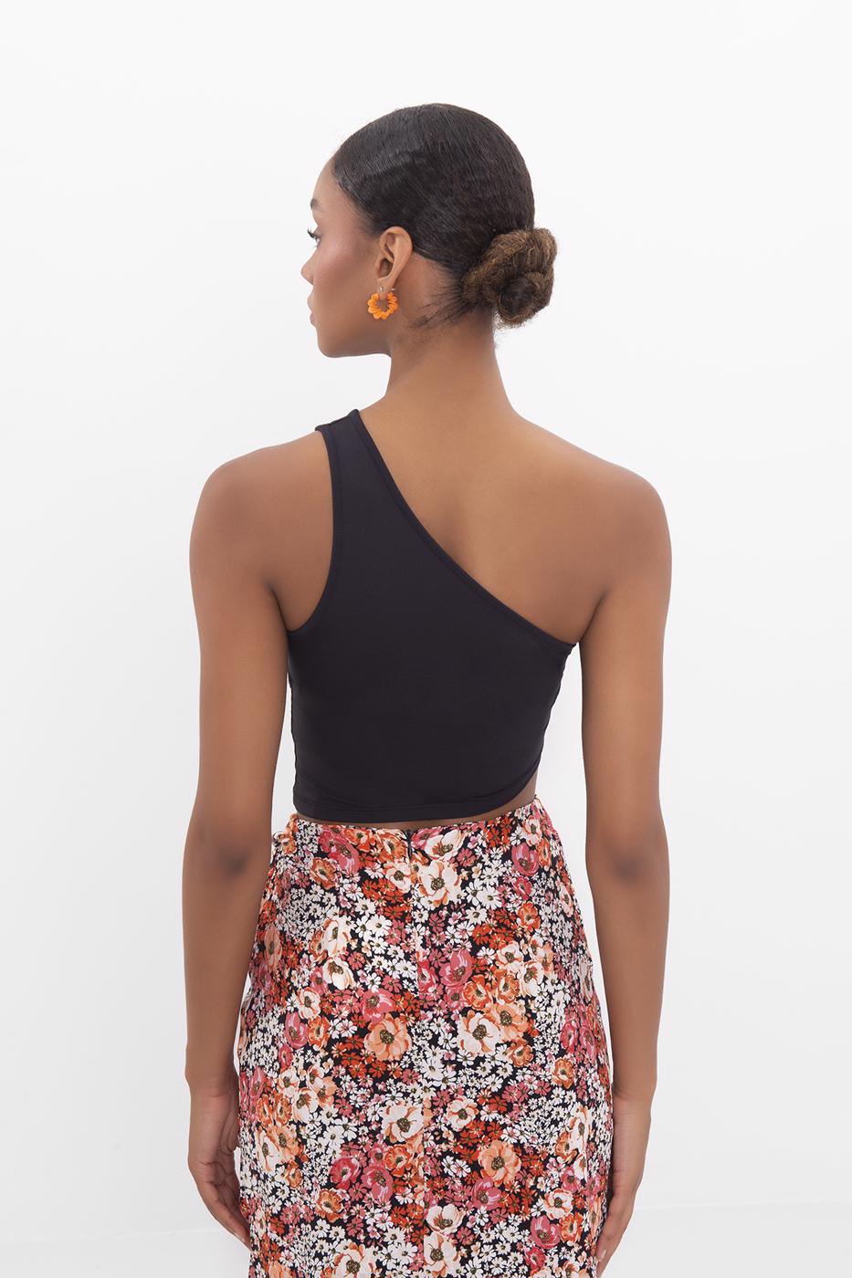 One shoulder asymetric hem top